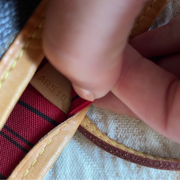 Louis Vuitton Neverfull MM Cerise - Picture 15 of 16